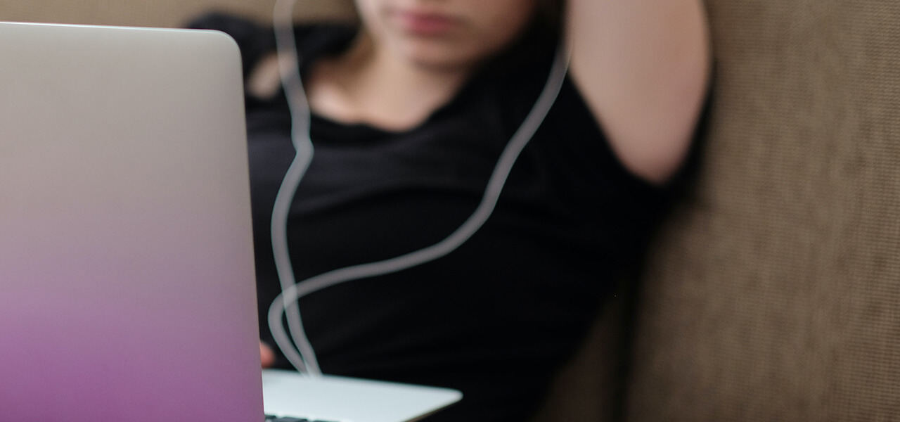 Teenager & Laptop